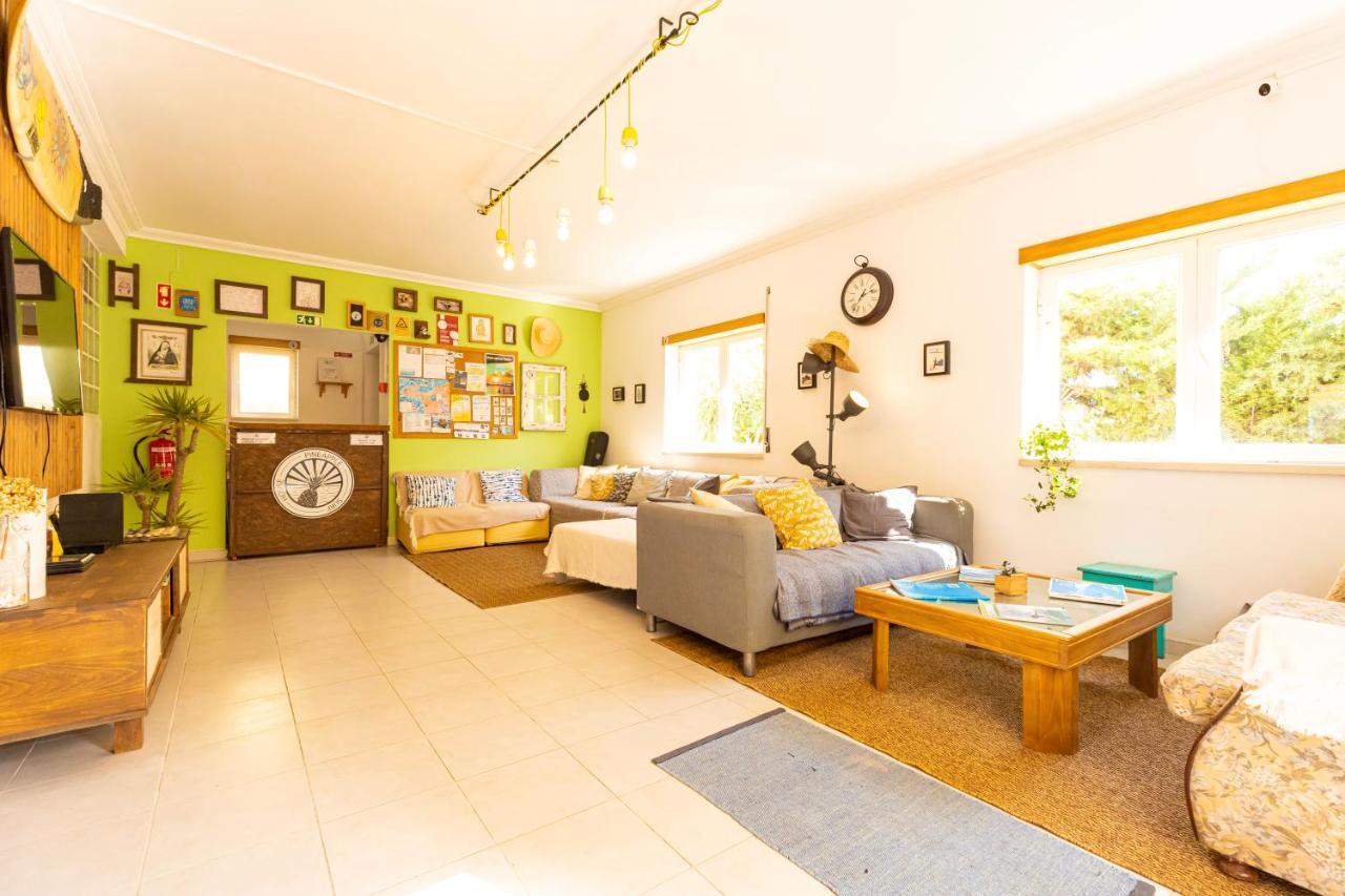 Auberge de jeunesse Pineapple Surf House à Atouguia Da Baleia Extérieur photo