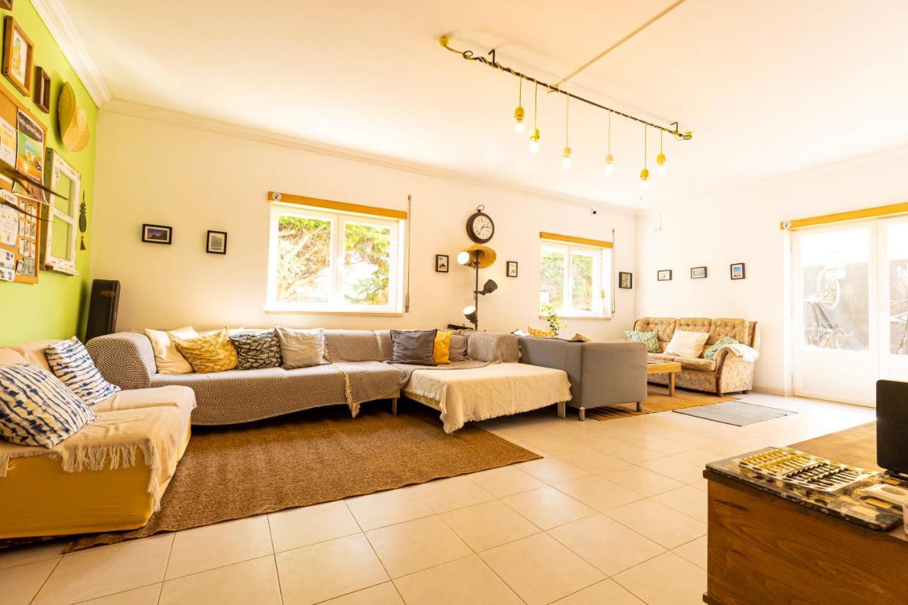 Auberge de jeunesse Pineapple Surf House à Atouguia Da Baleia Extérieur photo
