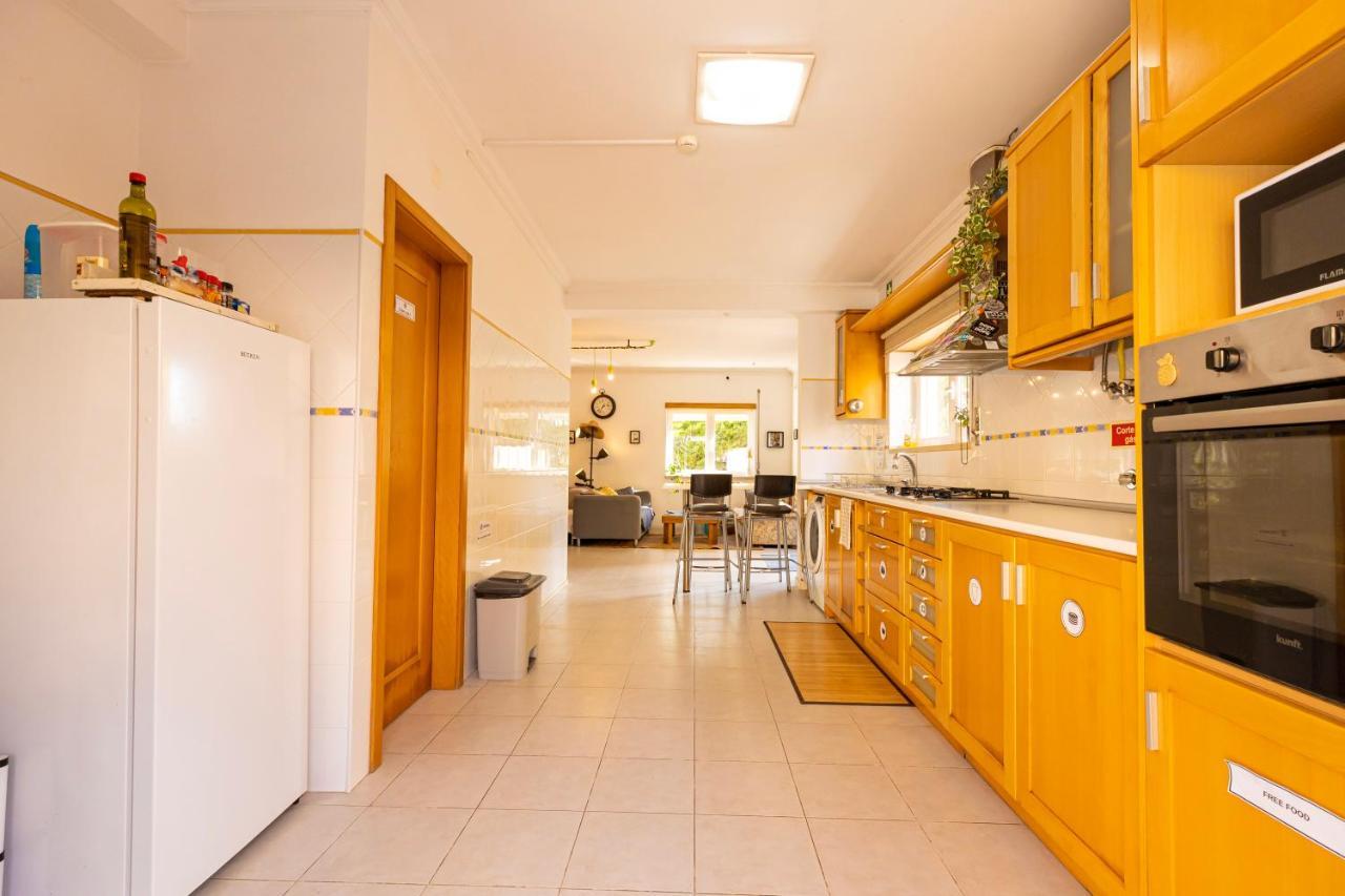 Auberge de jeunesse Pineapple Surf House à Atouguia Da Baleia Extérieur photo