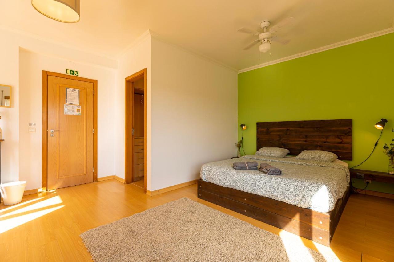 Auberge de jeunesse Pineapple Surf House à Atouguia Da Baleia Extérieur photo