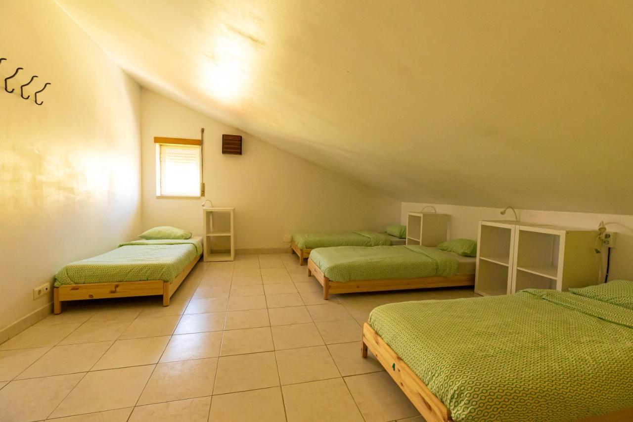 Auberge de jeunesse Pineapple Surf House à Atouguia Da Baleia Extérieur photo