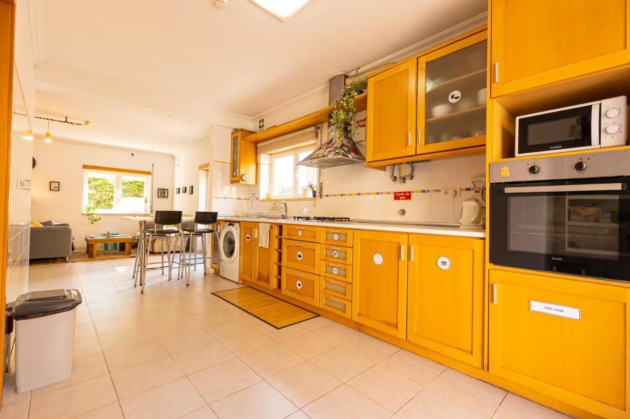 Auberge de jeunesse Pineapple Surf House à Atouguia Da Baleia Extérieur photo