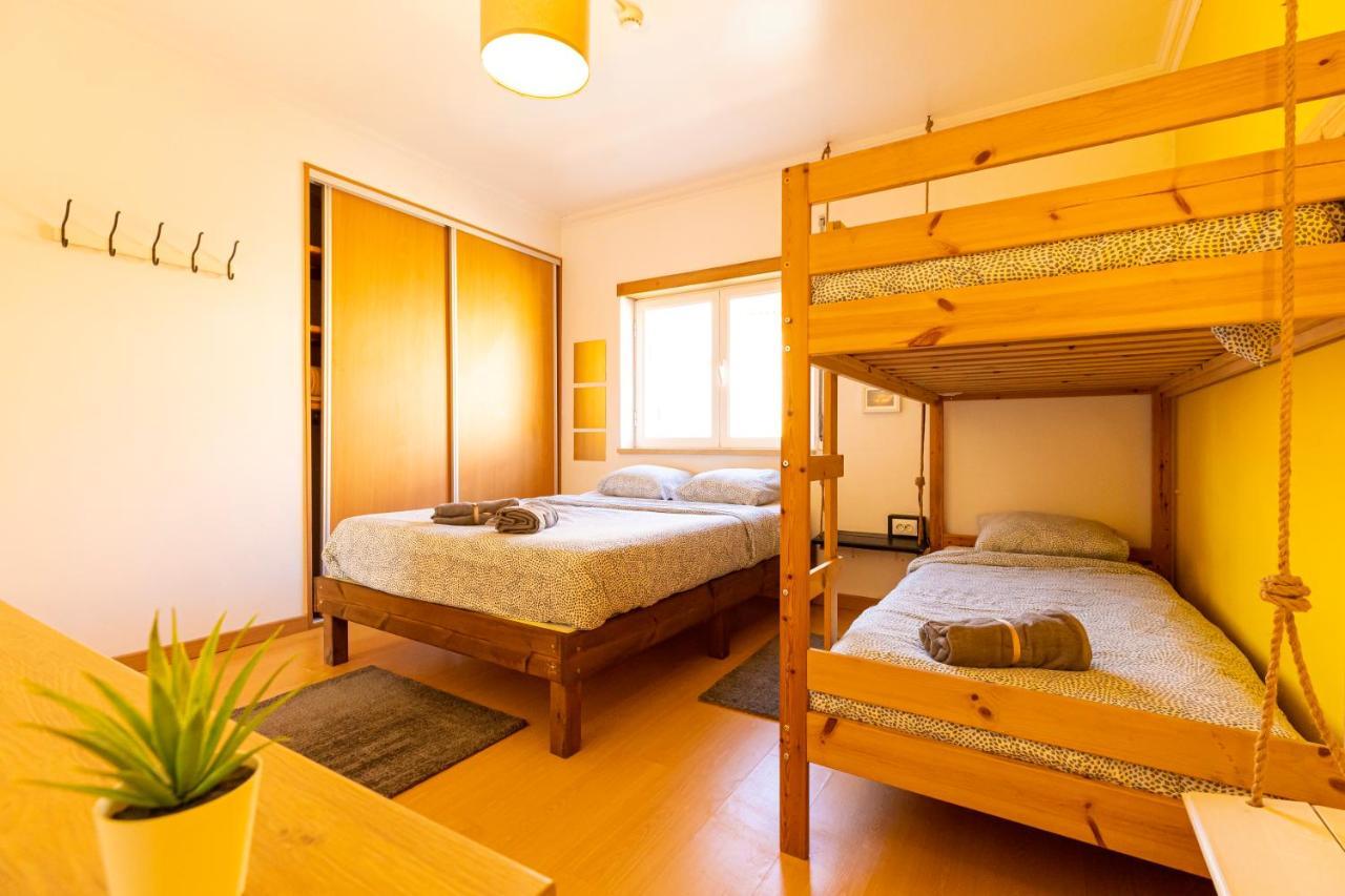 Auberge de jeunesse Pineapple Surf House à Atouguia Da Baleia Extérieur photo