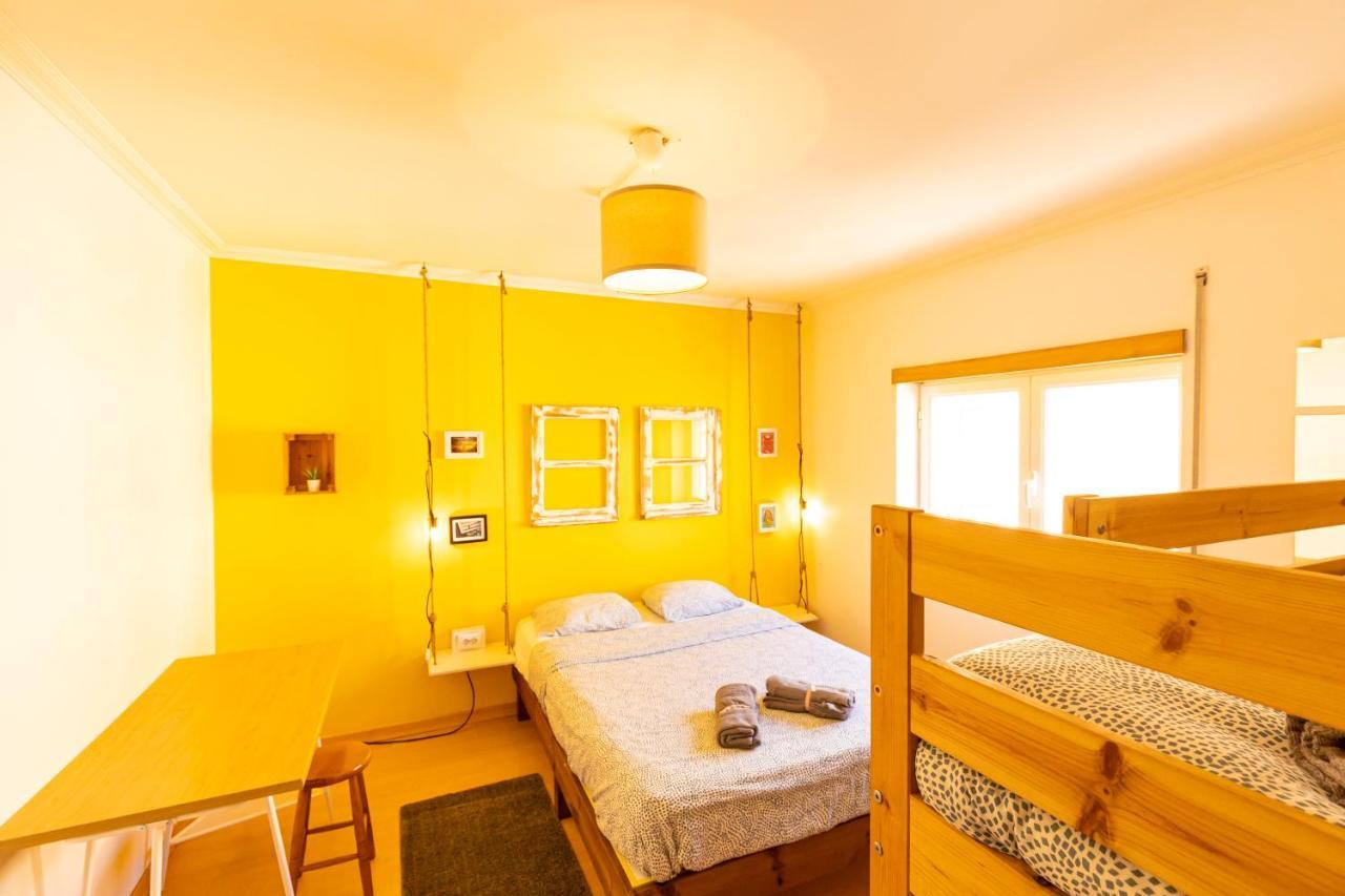 Auberge de jeunesse Pineapple Surf House à Atouguia Da Baleia Extérieur photo