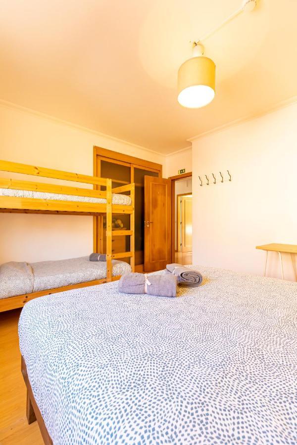 Auberge de jeunesse Pineapple Surf House à Atouguia Da Baleia Extérieur photo