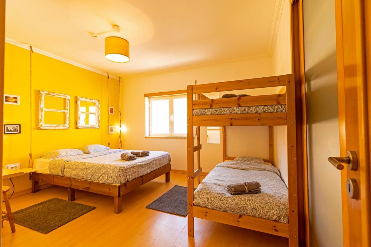 Auberge de jeunesse Pineapple Surf House à Atouguia Da Baleia Extérieur photo