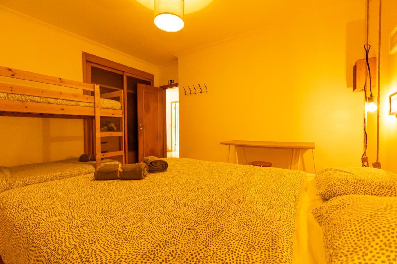 Auberge de jeunesse Pineapple Surf House à Atouguia Da Baleia Extérieur photo