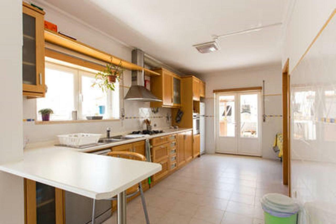 Auberge de jeunesse Pineapple Surf House à Atouguia Da Baleia Extérieur photo